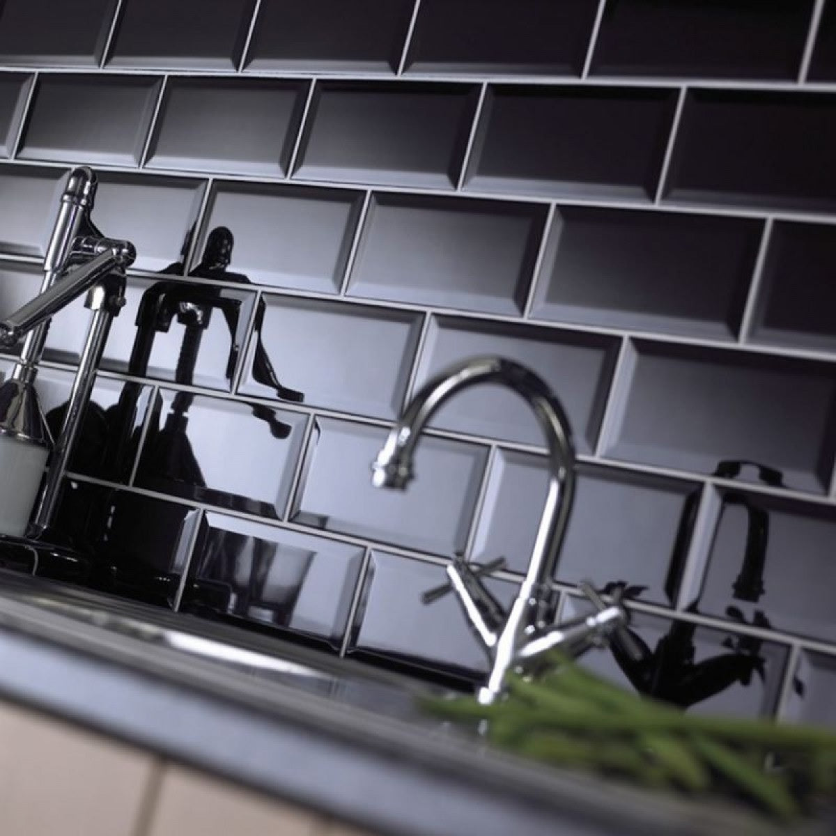 Metrotiles Black Brillo